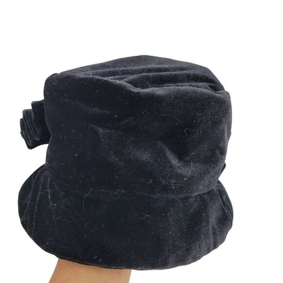 Vintage Betmar Black Velvet Hat Cloche Bucket Ruched Button Detail Retro Glam - Picture 5 of 12